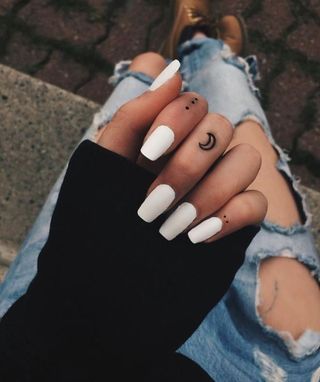 Tatuajes en Mano para Mujer 26
