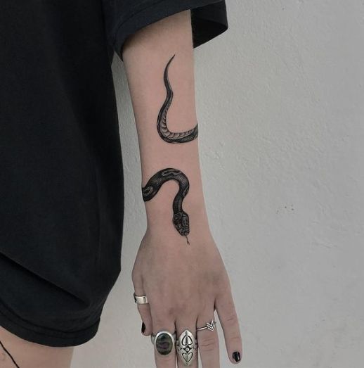 Tatuajes en Mano para Mujer 19