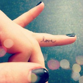 Tatuajes en Mano para Mujer 18