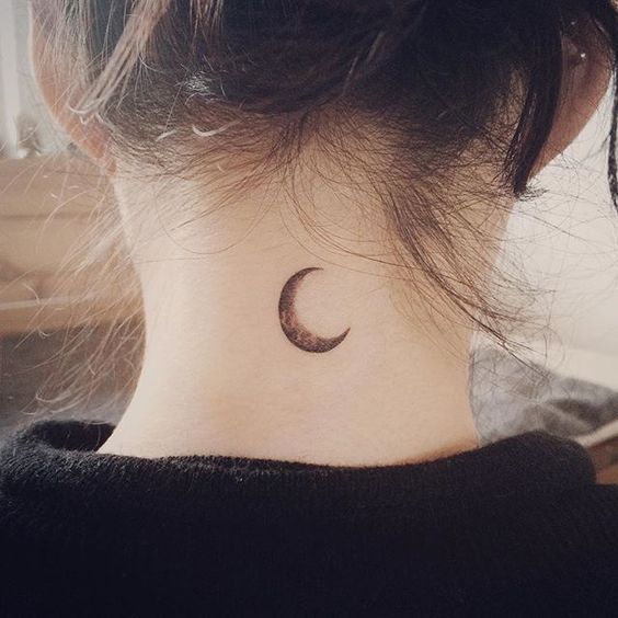 Tatuajes en Nuca para Mujer 28