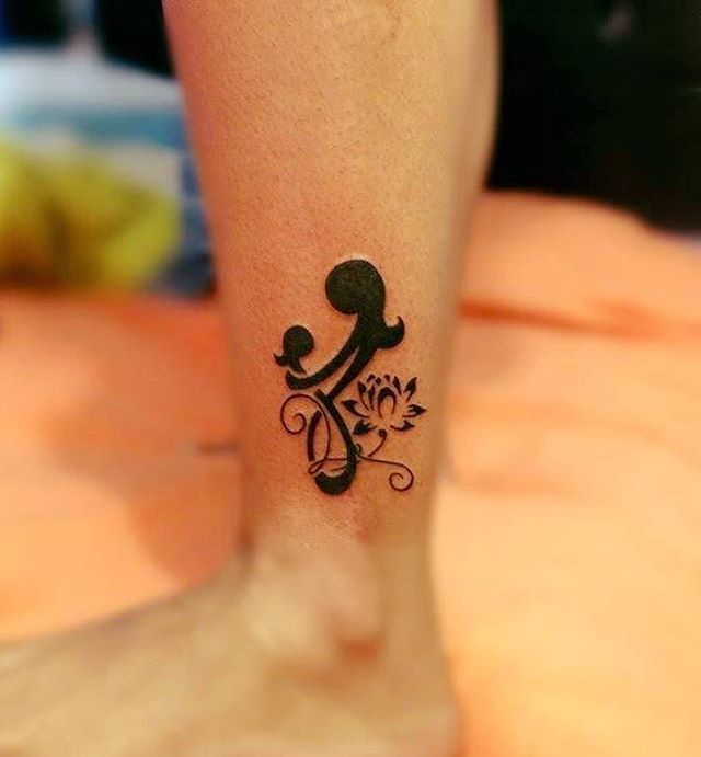 Tatuajes en Nuca para Mujer 16