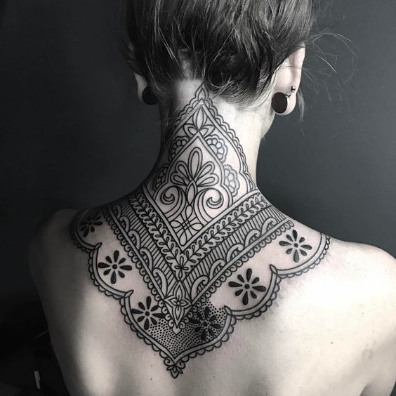 Tatuajes en Nuca para Mujer 5