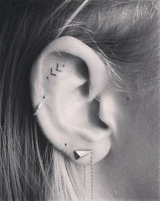 Tatuajes en Oreja para Mujer 52