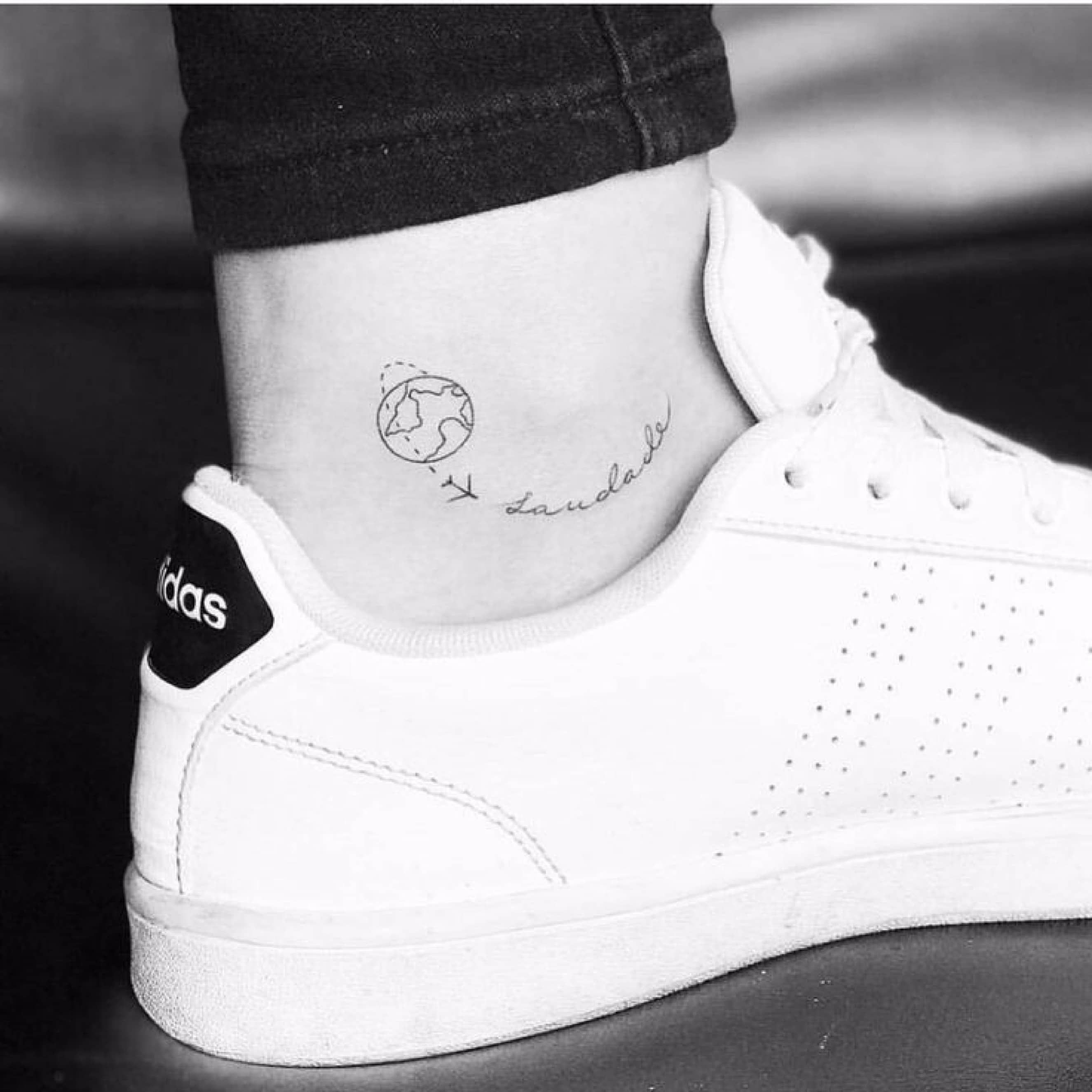 Tatuajes en Oreja para Mujer 51
