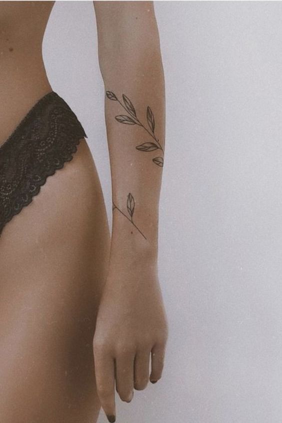 Tatuajes en Oreja para Mujer 45