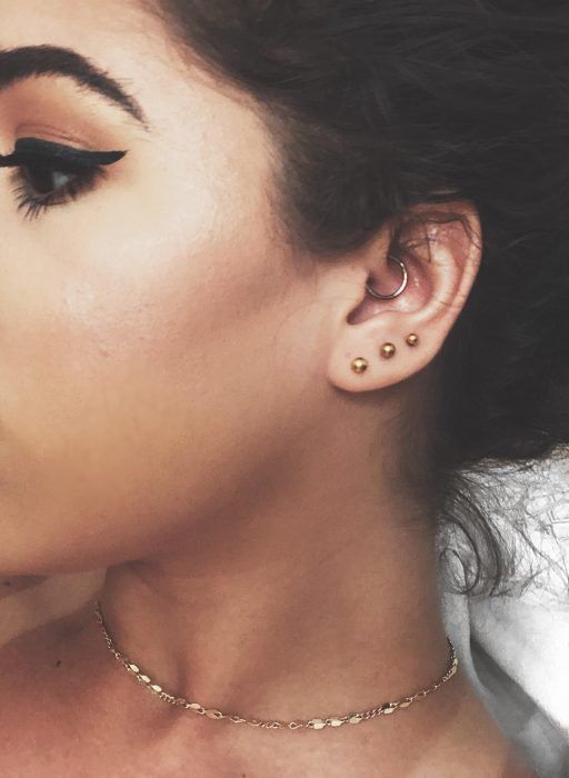 Tatuajes en Oreja para Mujer 37