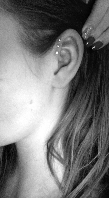 Tatuajes en Oreja para Mujer 29
