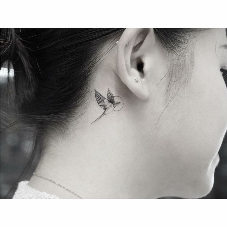 Tatuajes en Oreja para Mujer 25