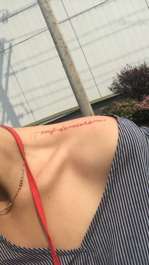 Tatuajes en Oreja para Mujer 24