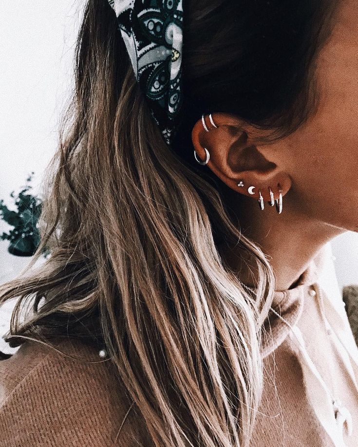 Tatuajes en Oreja para Mujer 12