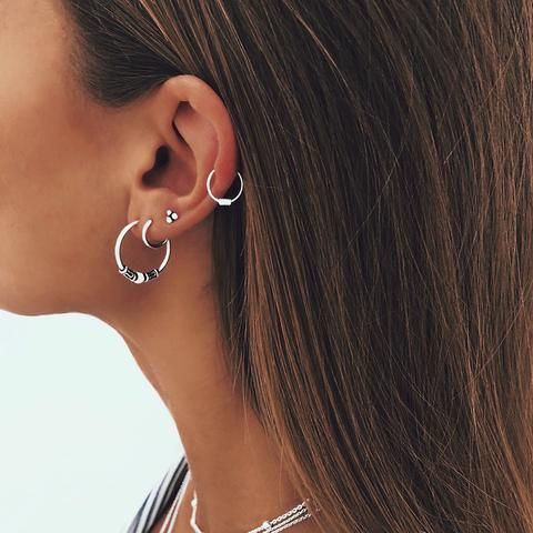 Tatuajes en Oreja para Mujer 8