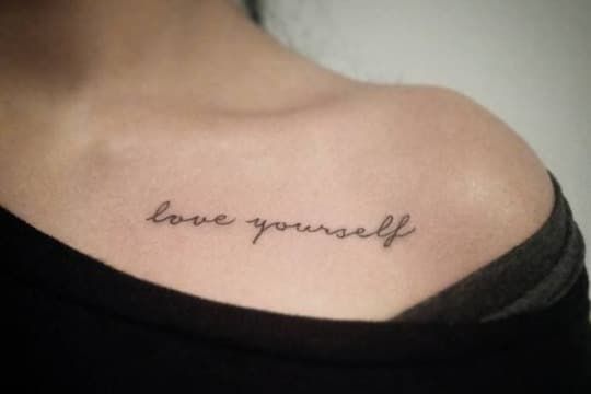 Tatuajes en Pecho para Mujer 25