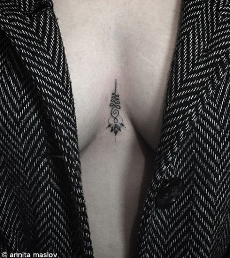 Tatuajes en Pecho para Mujer 14