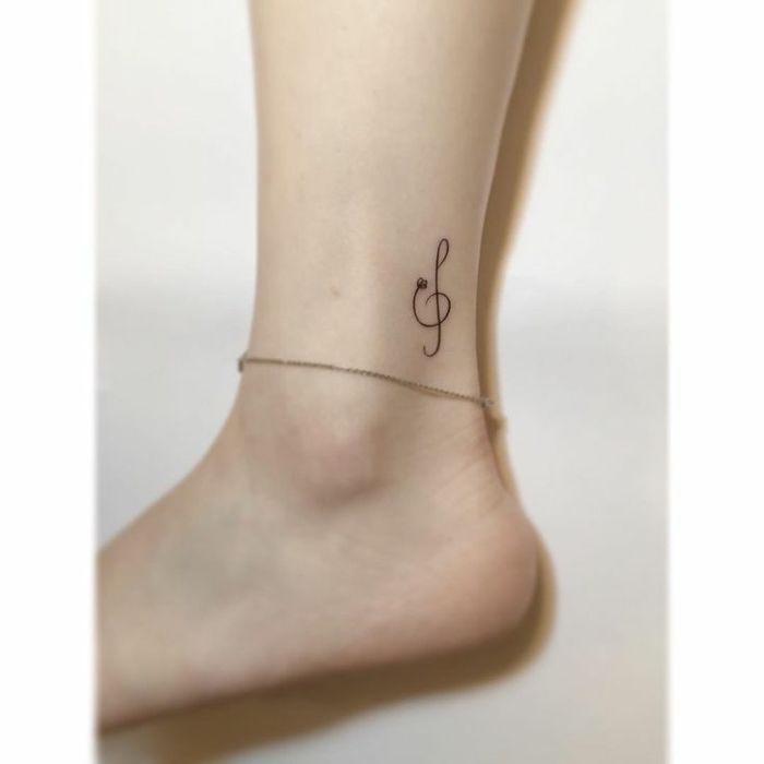 Tatuajes en Tobillo para Mujer 10