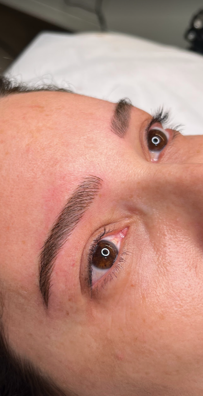 this photo shows a person after getting threatened with the Microblading technic for their eyebrows, by creating micro heirs between the natural hairs of the eyebrows.Credit - studio Neta Gabot
