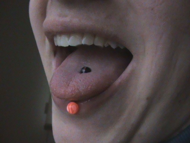 Piercing v jazyku