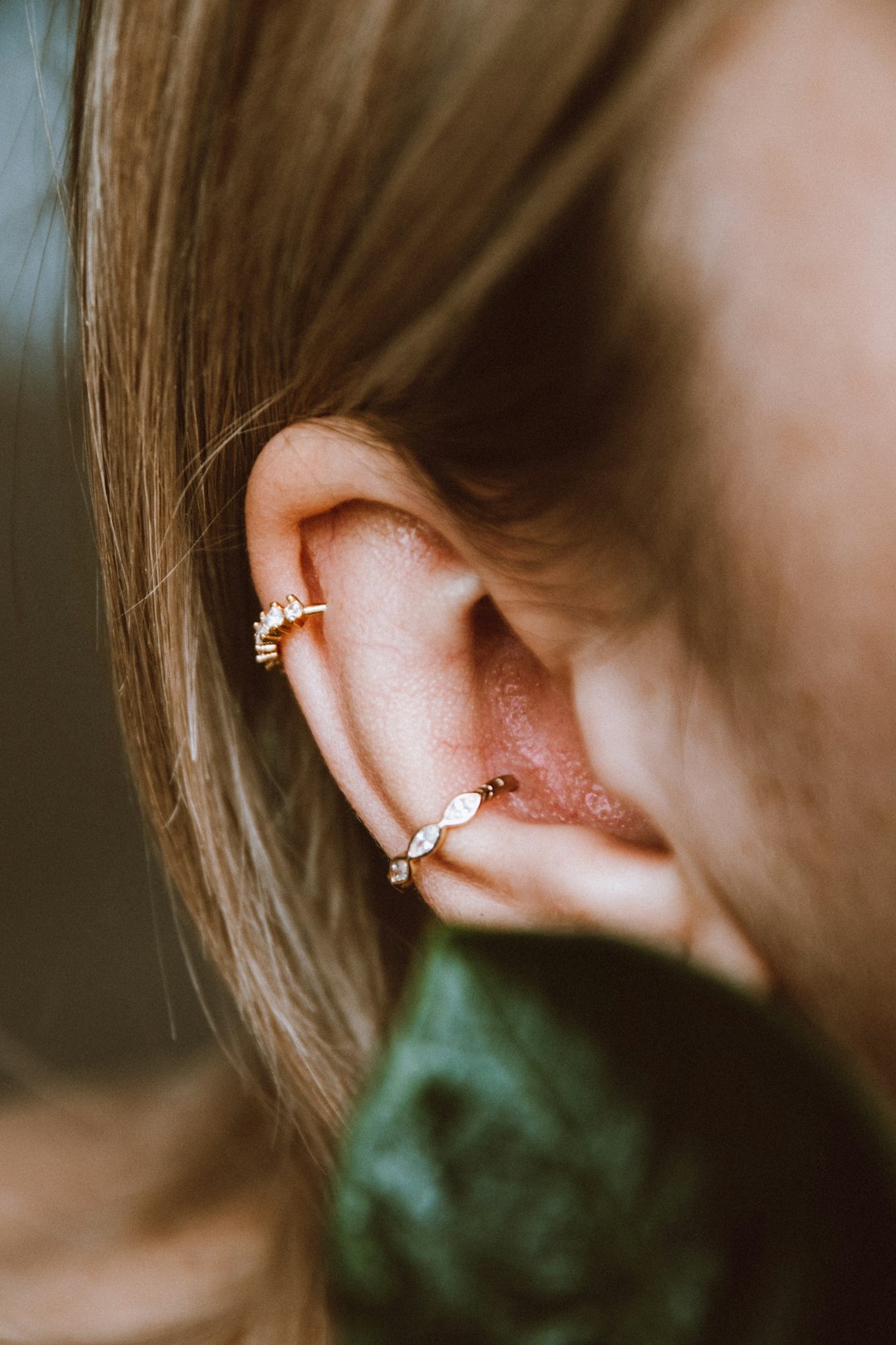 a person with the earring open