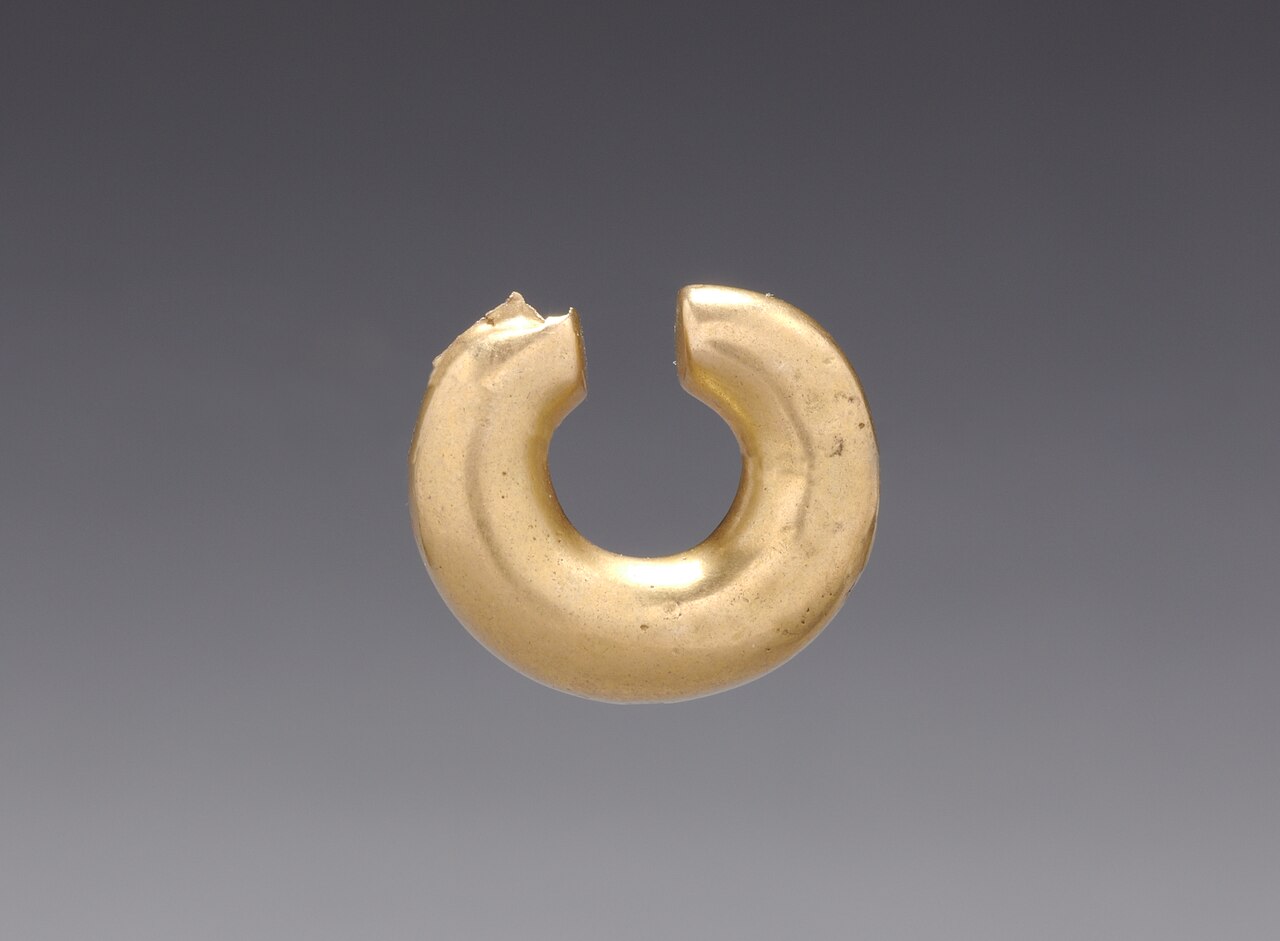 Colombia, Quimbaya, 16th century - Nose Ring - 1955.358 - Cleveland Museum of Art.tif