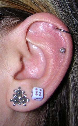 Pierced ear: 2x Lobe (bottom) / 2x Helix (top)