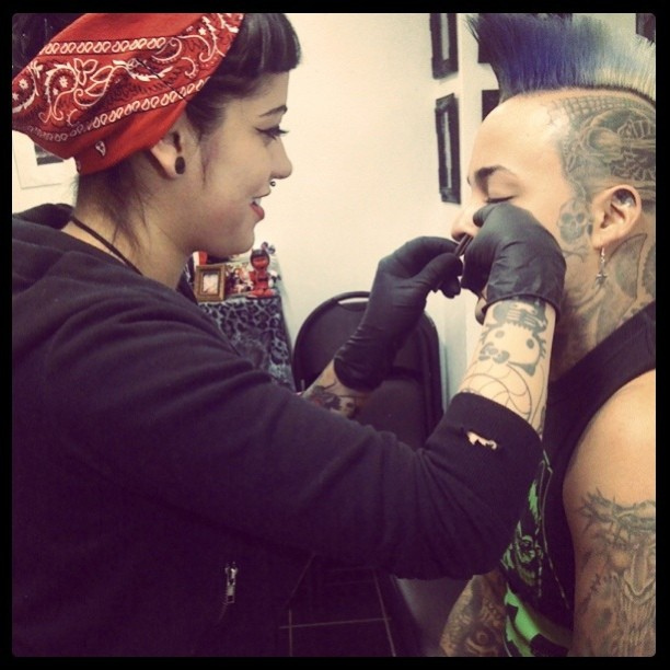 Doing a septum piercing using a receiving tube